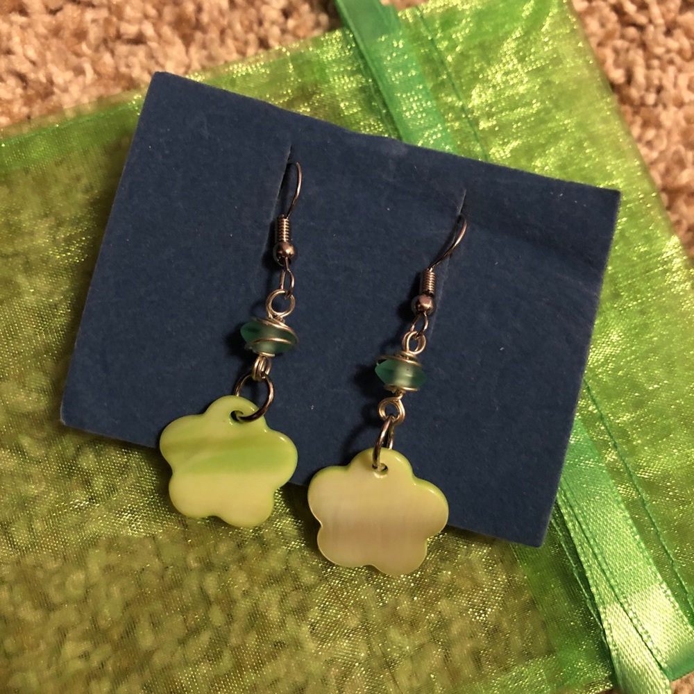 Green Flower Charm Earrings Pearl Like with Frosted Glass Bead